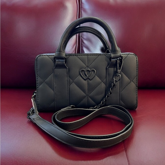 Betsey Johnson Handbags - NWT Betsey Johnson Black XOLAYLA Purse With Removable Strap